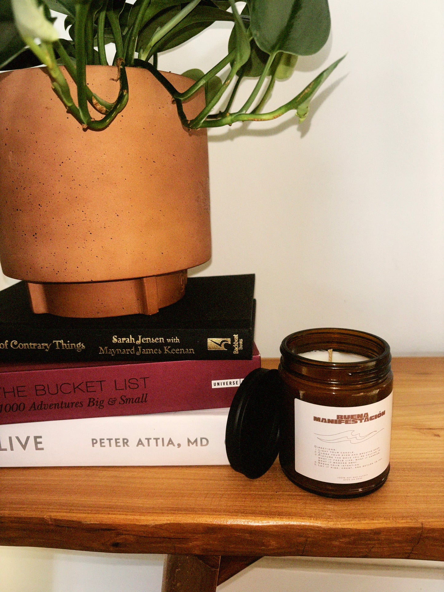 'buena manifestación' island fever scented candle