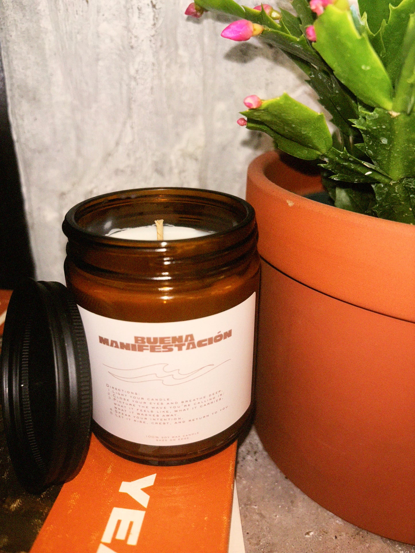 'buena manifestación' island fever scented candle